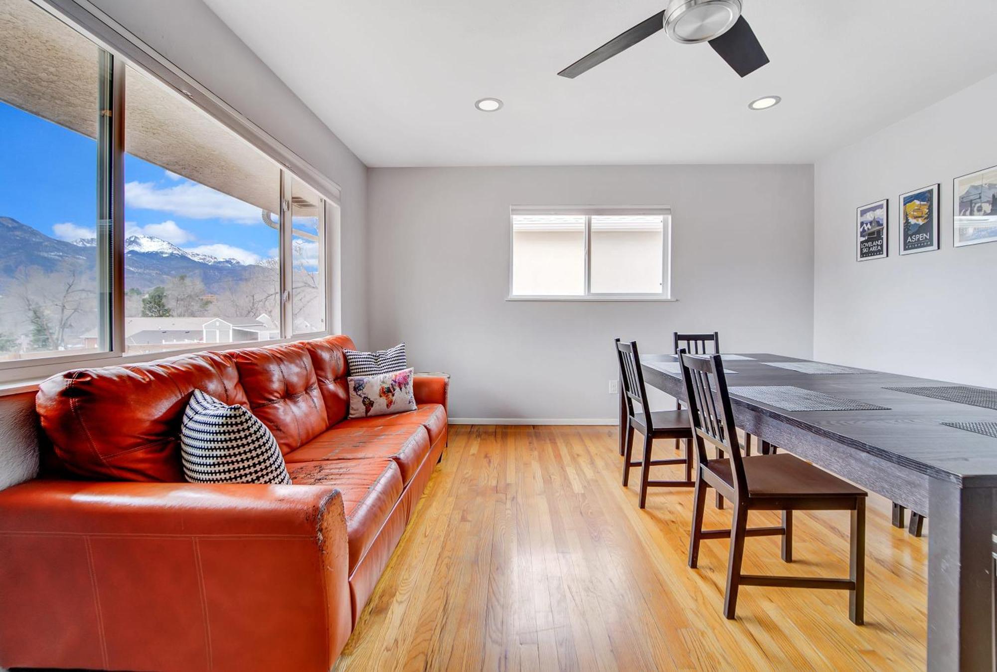 Trail Climb - Chic Downtown Bbq Scenic Holiday home Colorado Springs