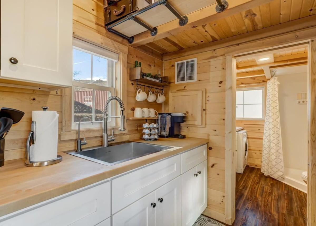 Red Rock Roost - Posh King Hiking Trails Holiday home *