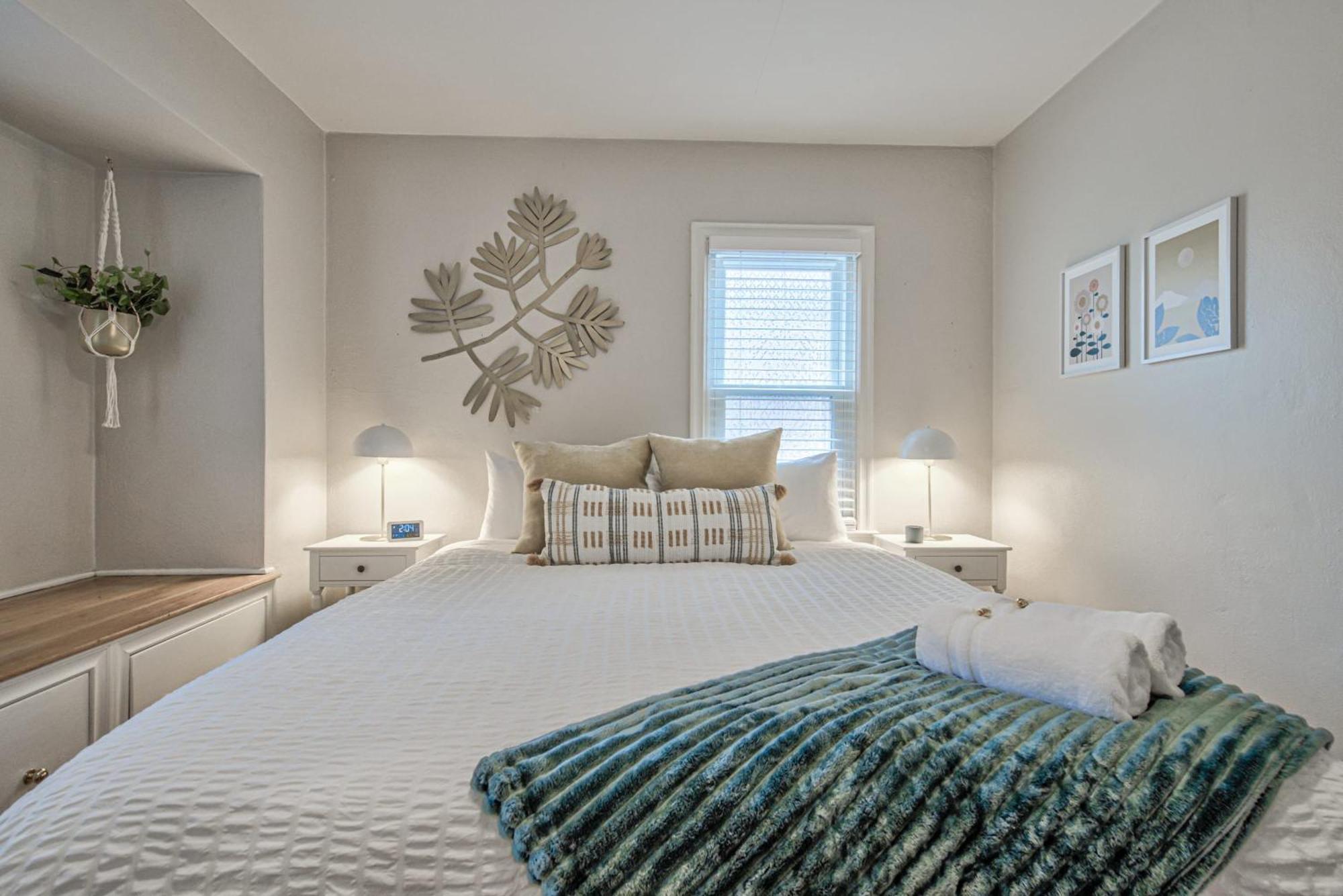 Sheridan Wildflower - Premier Spot Workcation Hub Holiday home Colorado Springs