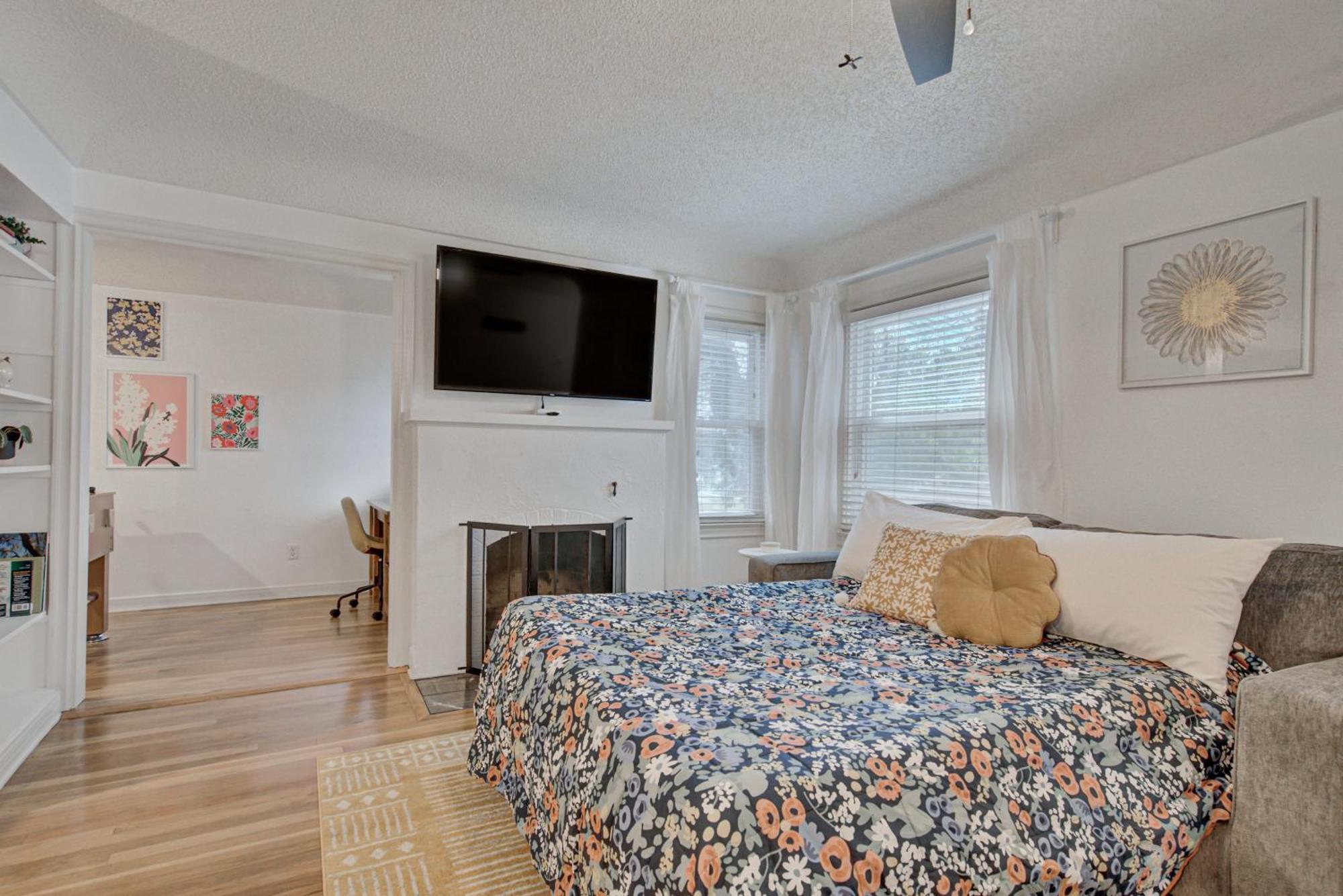 Sheridan Wildflower - Premier Spot Workcation Hub * Colorado Springs