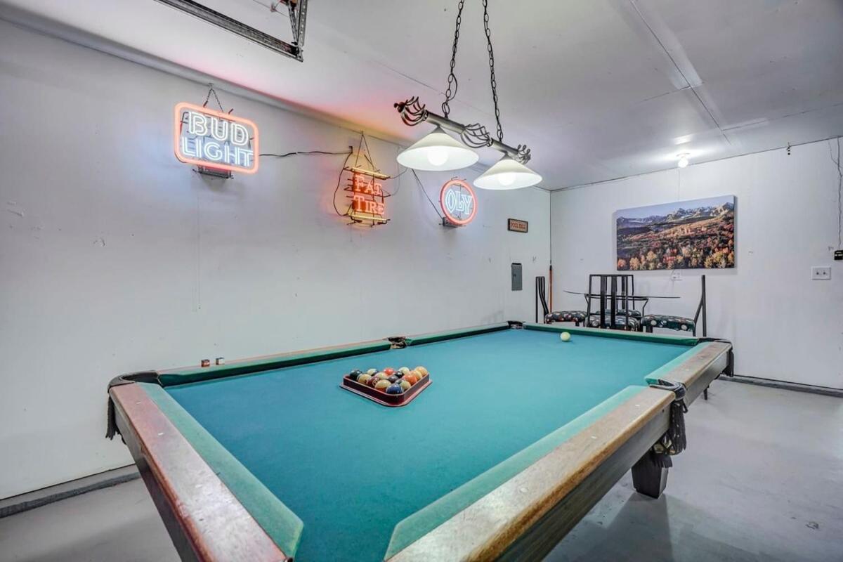 Pikes Peak Pool Hall - Near Spots Bbq Fire Pit