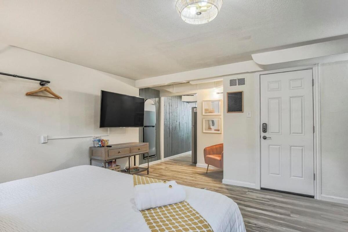 Pikes Escape - Downtown Workcation 4k Roku Apartment Colorado Springs