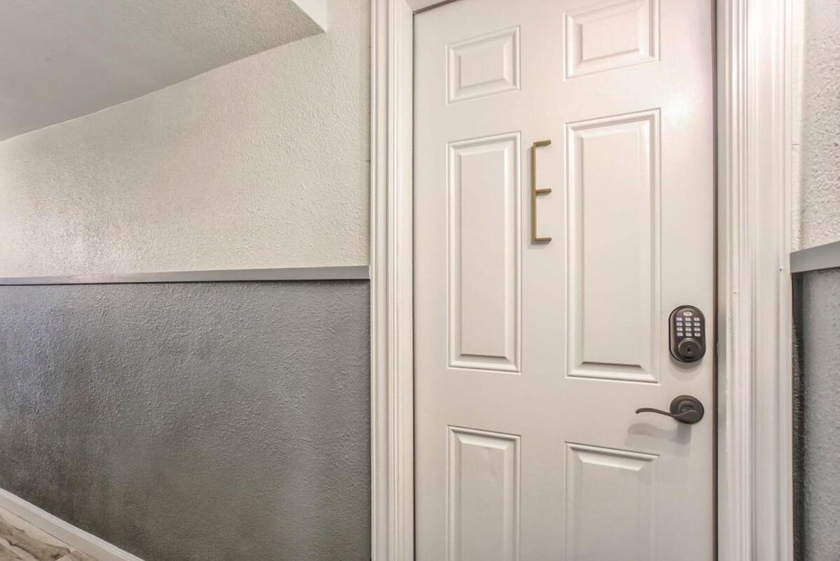 Pikes Escape - Downtown Workcation 4k Roku Apartment *