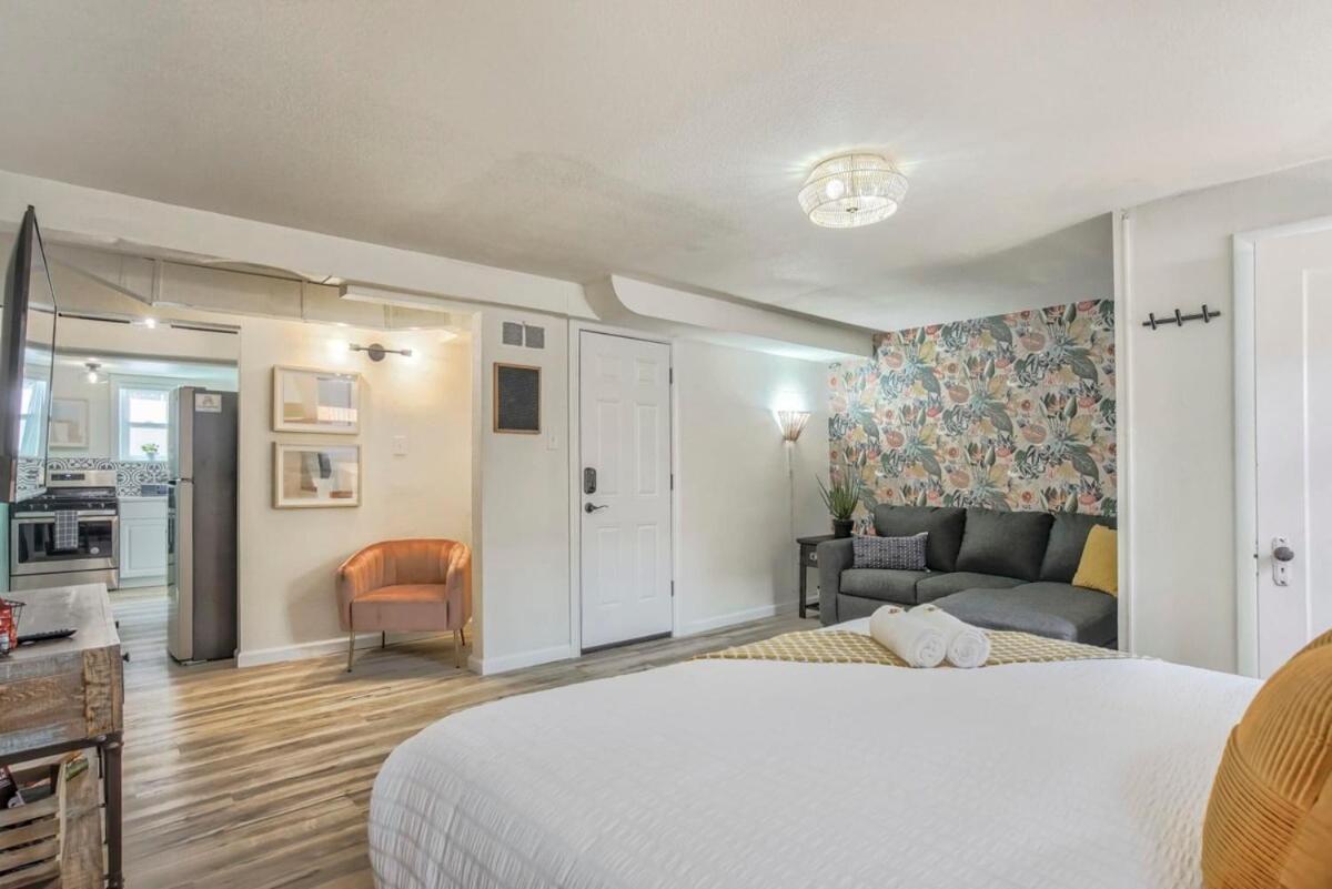Pikes Escape - Downtown Workcation 4k Roku Apartment