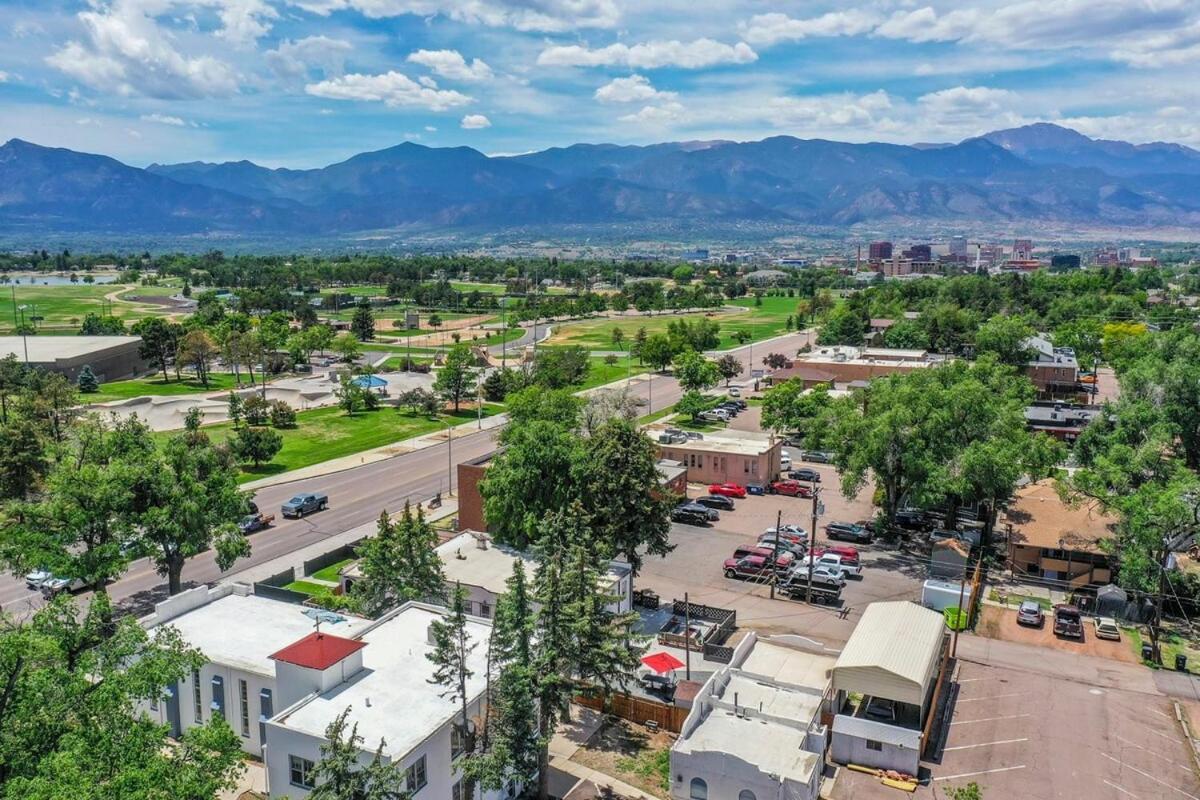 Pikes Escape - Downtown Workcation 4k Roku Apartment Colorado Springs