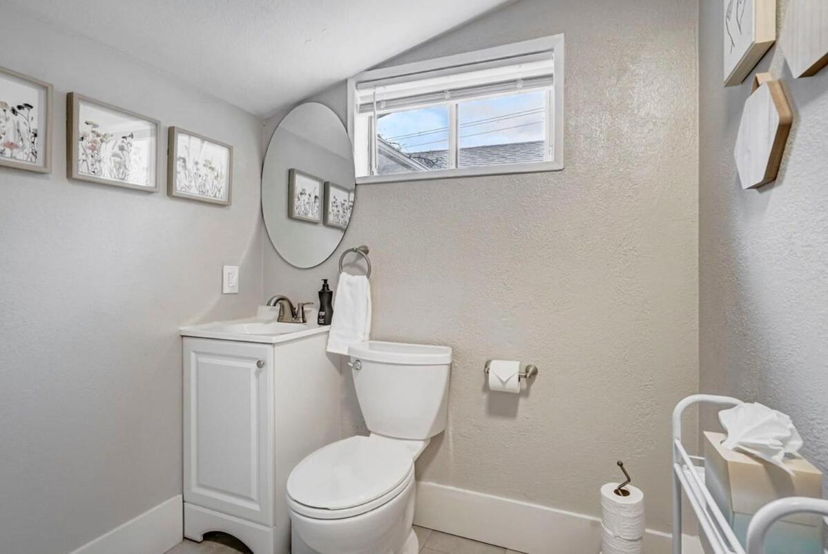 Institute Charm - Near Hotspots King Sleek Holiday home *
