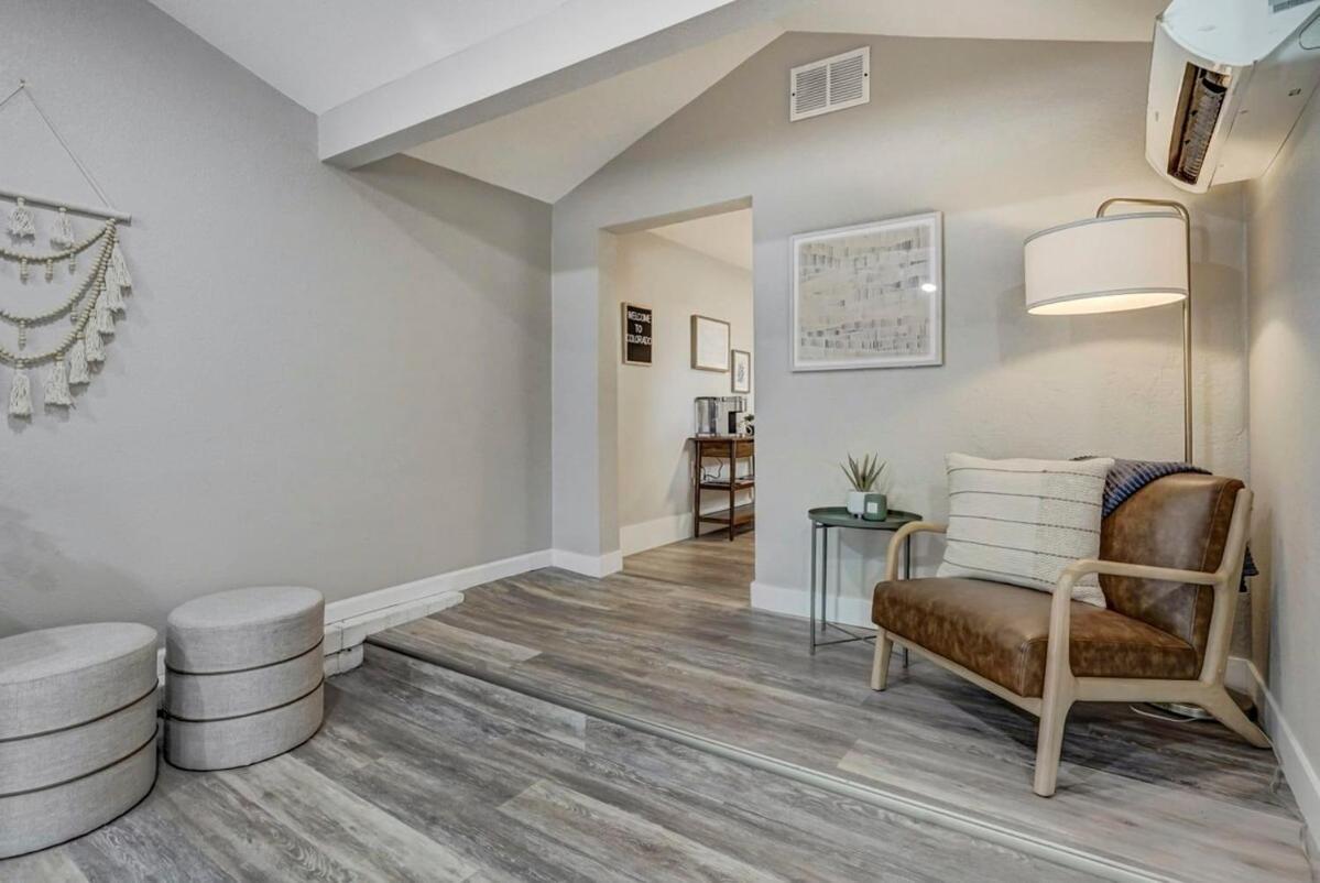 Institute Charm - Near Hotspots King Sleek Colorado Springs
