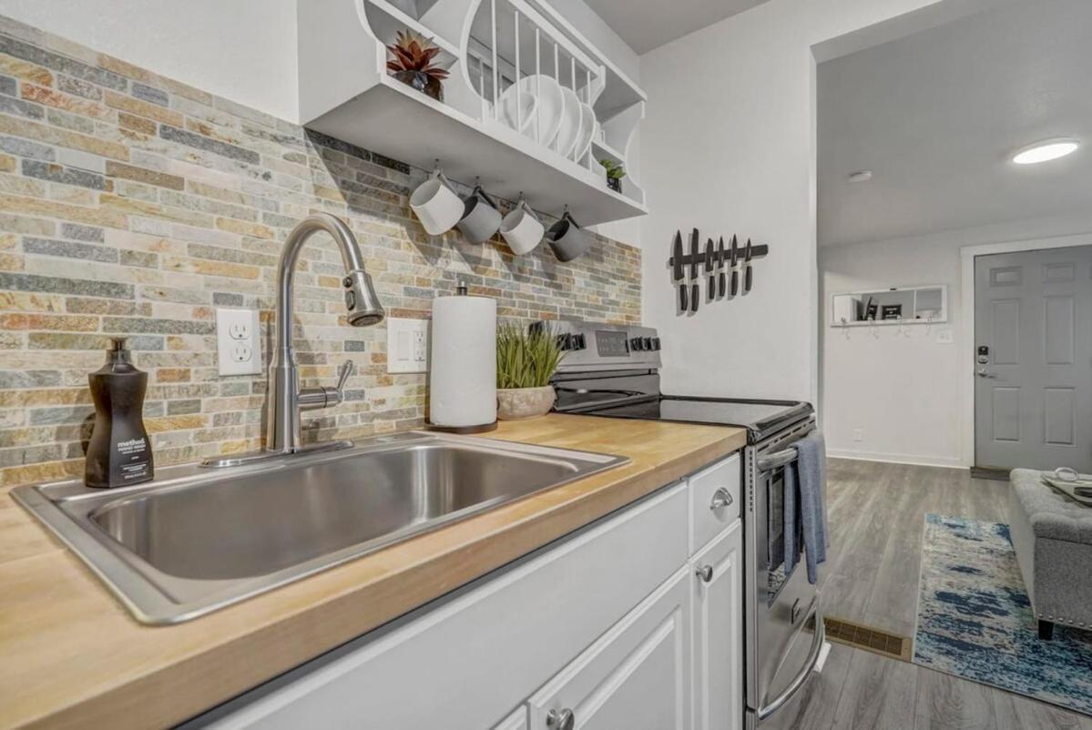 Euro - Walkable Location Scenic Views Holiday home Colorado Springs