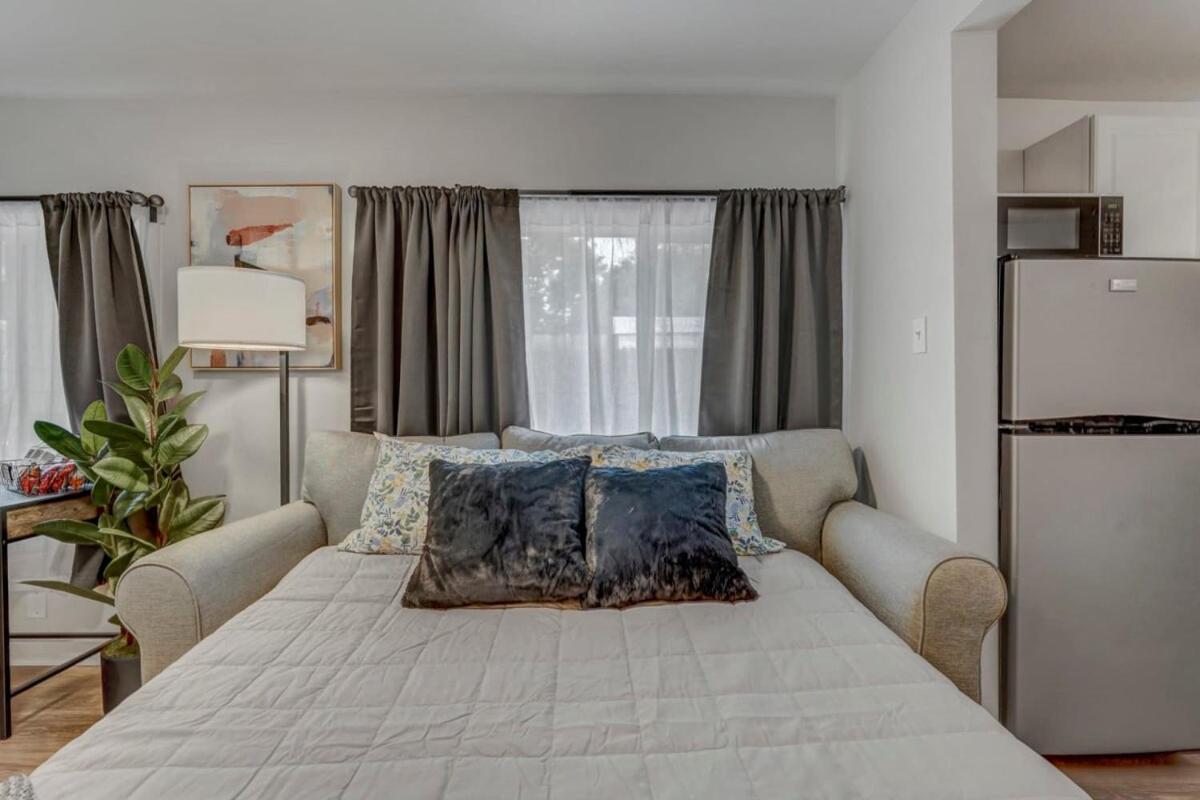 Euro - Walkable Location Scenic Views Holiday home *