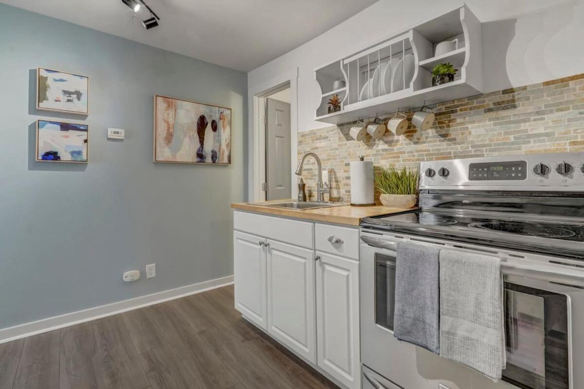 Euro - Walkable Location Scenic Views * Colorado Springs