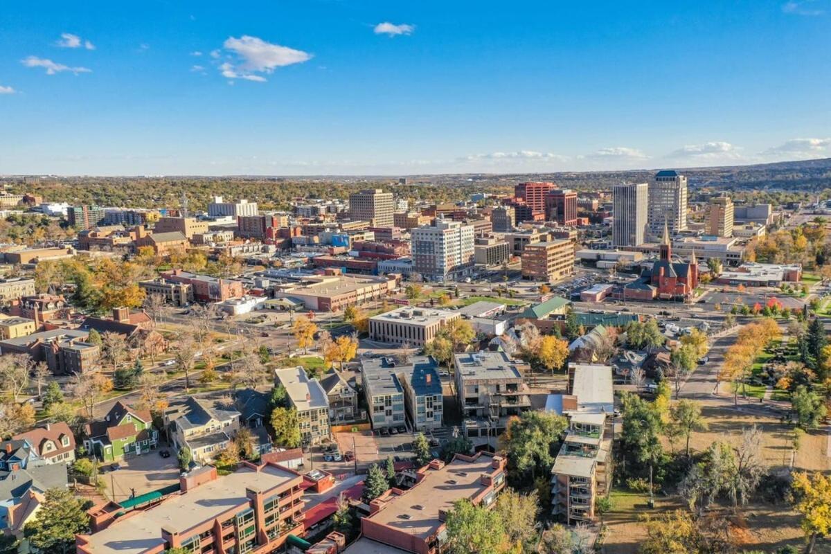 Crescent Penthouse - Downtown Hot Tub Golf Foos * Colorado Springs
