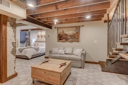 House W Detached Loft Hottub Smarttvs Selfentry Firepit Colorado Springs