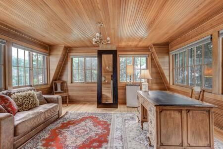 House W Detached Loft Hottub Smarttvs Selfentry Firepit