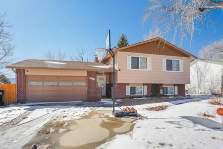 6bd Near Garden Of The Gods-palmer Park Colorado Springs