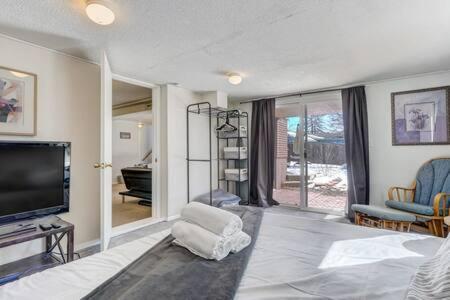 6bd Near Garden Of The Gods-palmer Park Colorado Springs