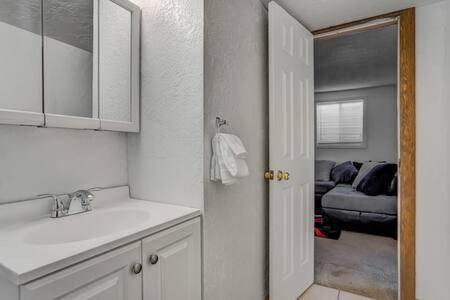 Apartment Space Base Near Airport Bbq Game *