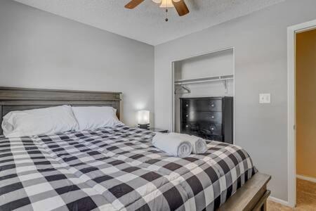 Apartment Space Base Near Airport Bbq Game