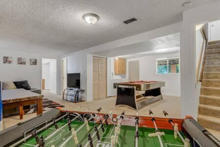 Apartment Space Base Near Airport Bbq Game Colorado Springs