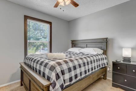 Space Base Near Airport Bbq Game Apartment Colorado Springs
