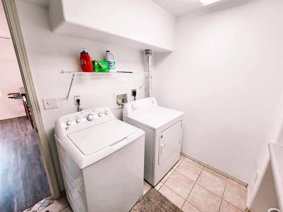 Pet Friendly/3 King Beds/sleeps 14/game Near Colorado Springs