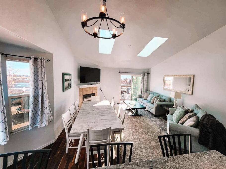 Pet Friendly/3 King Beds/sleeps 14/game Near * Colorado Springs