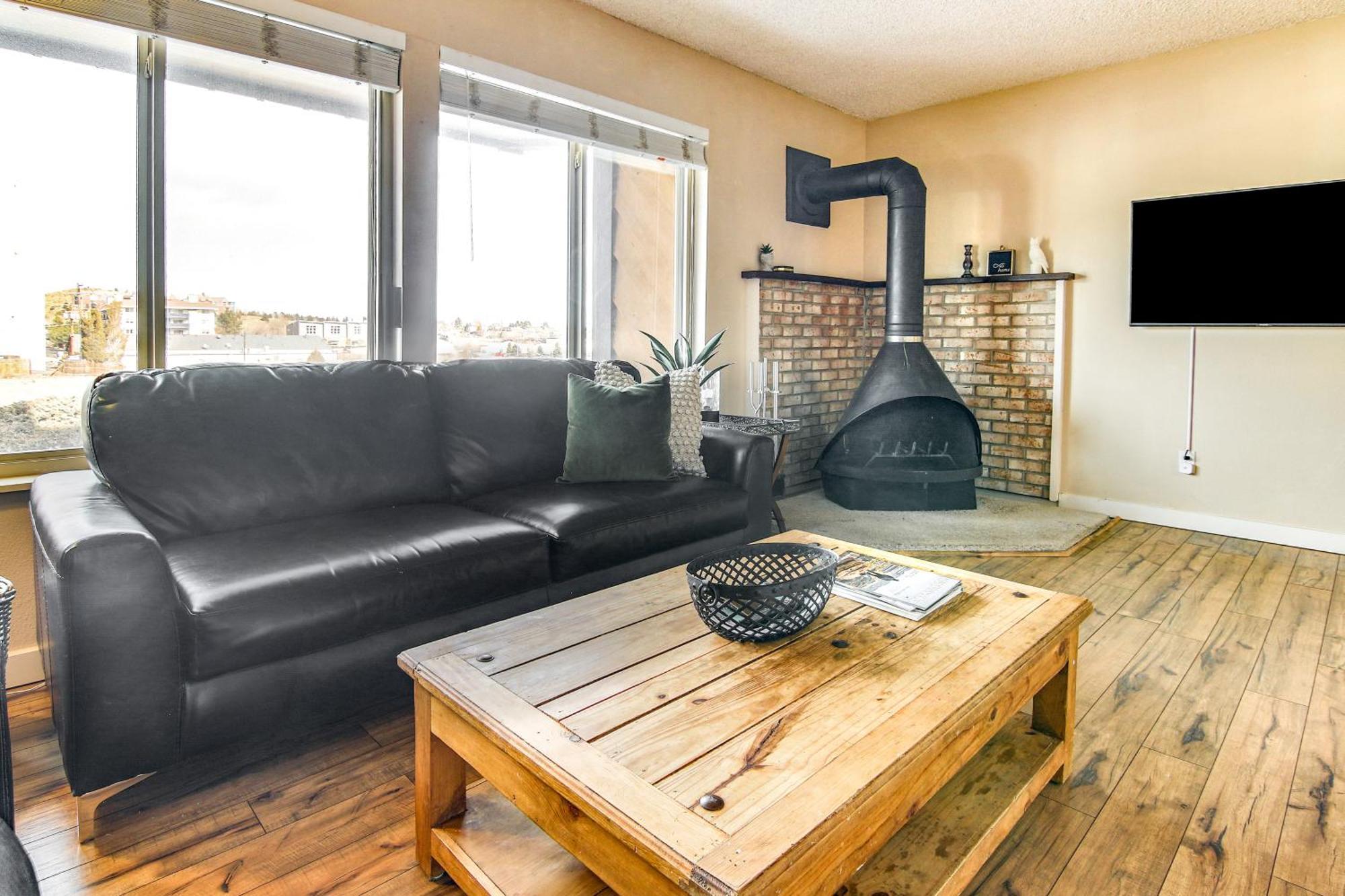 With Fireplace Near Downtown *