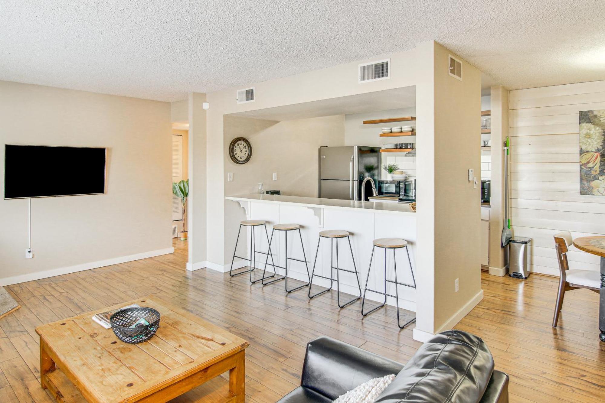 With Fireplace Near Downtown *