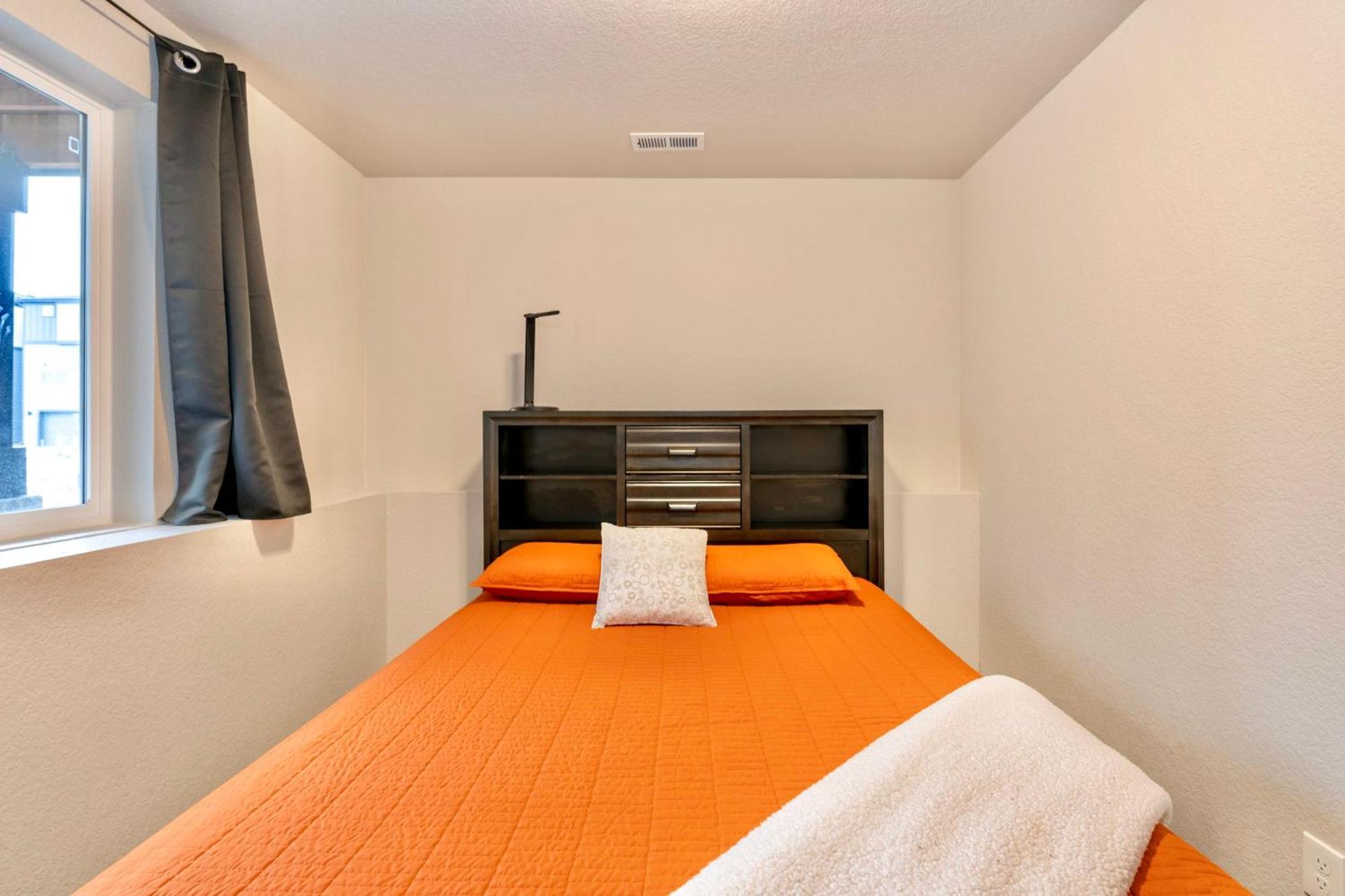 Tempurpedic Quartz Balcony Modern 3br 3 5ba Holiday home Colorado Springs
