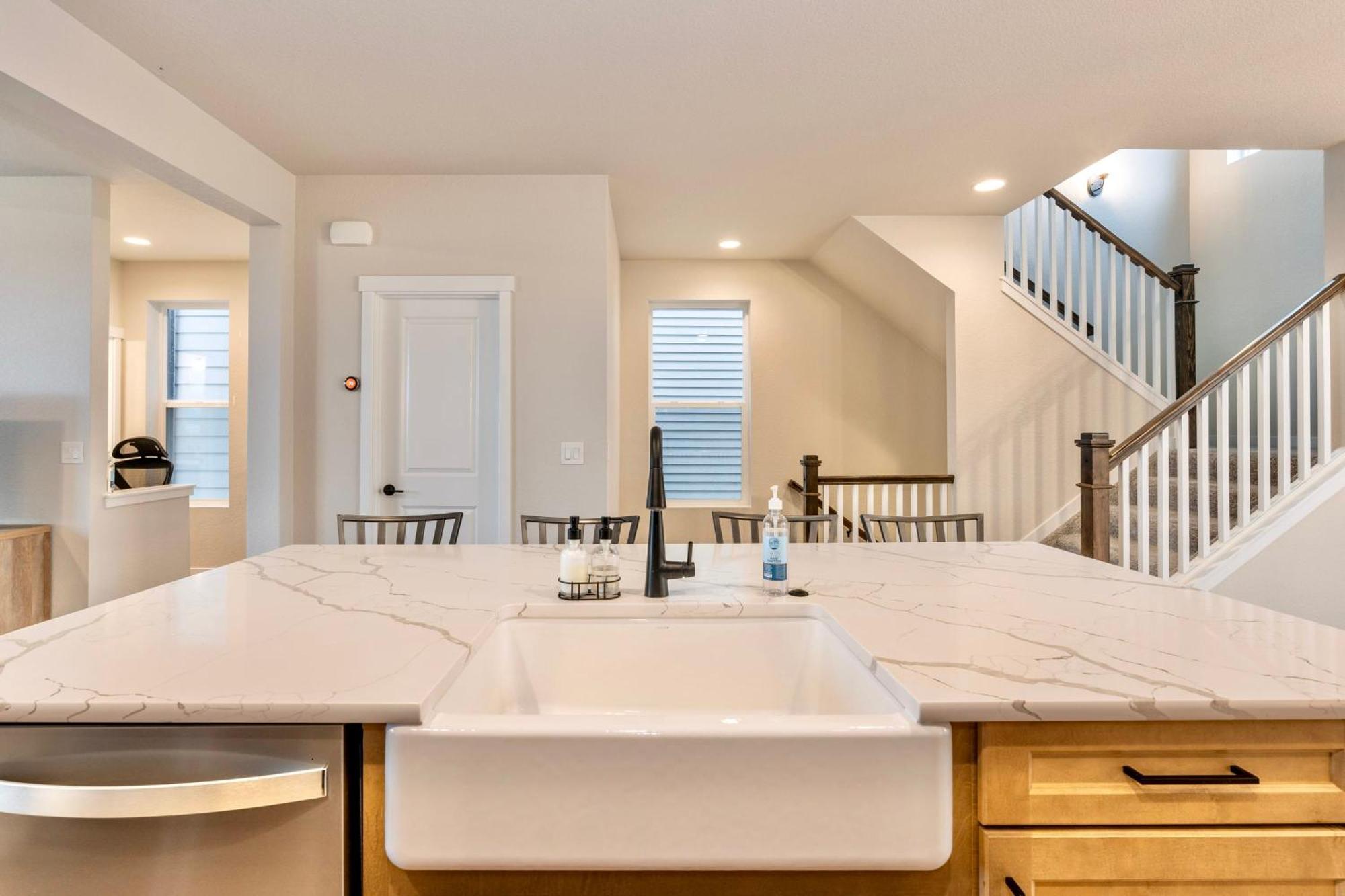 Tempurpedic Quartz Balcony Modern 3br 3 5ba Holiday home