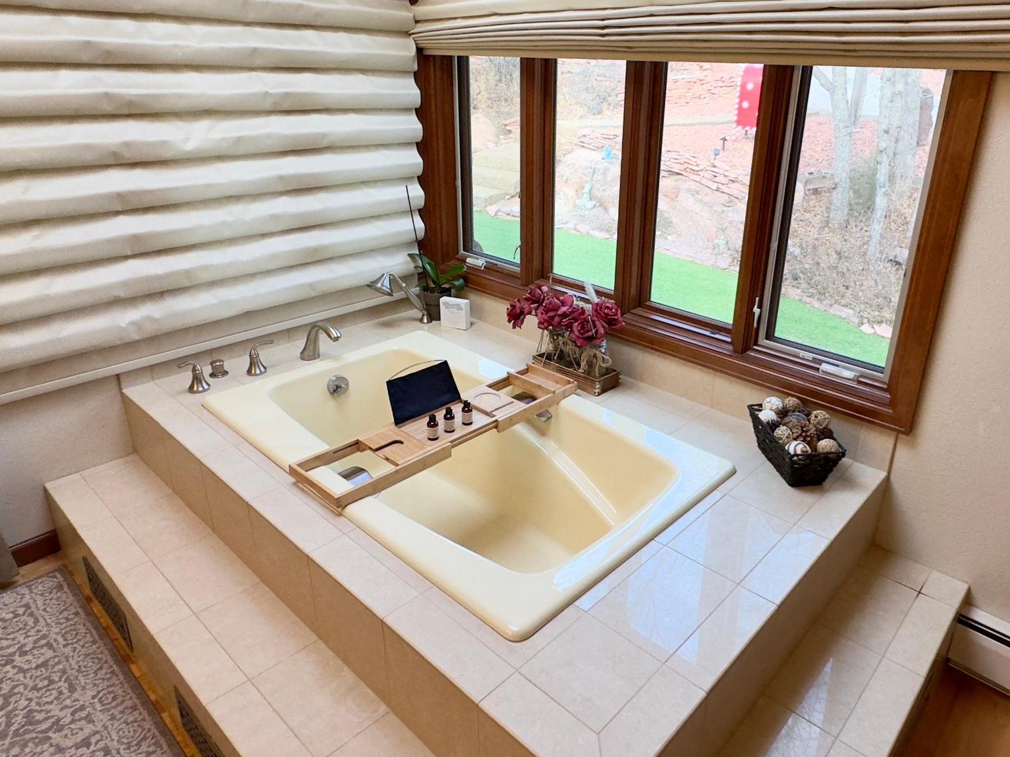 Villa Indoor Pool, Hot Tub, Sauna! *
