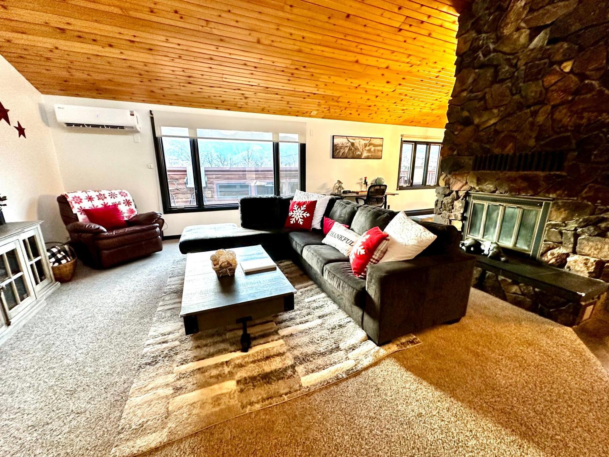 Indoor Pool, Hot Tub, Sauna! Colorado Springs