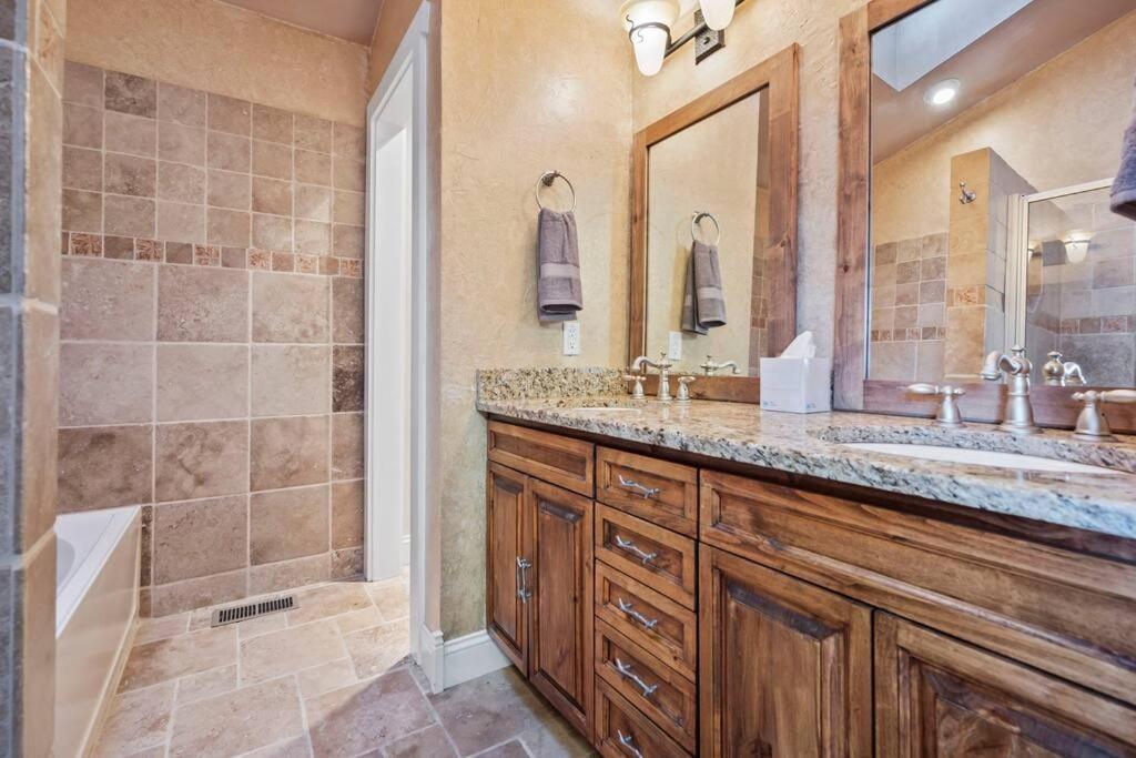 Holiday home Pet-friendly, Flexible Extensions, Sleeps 10+ *