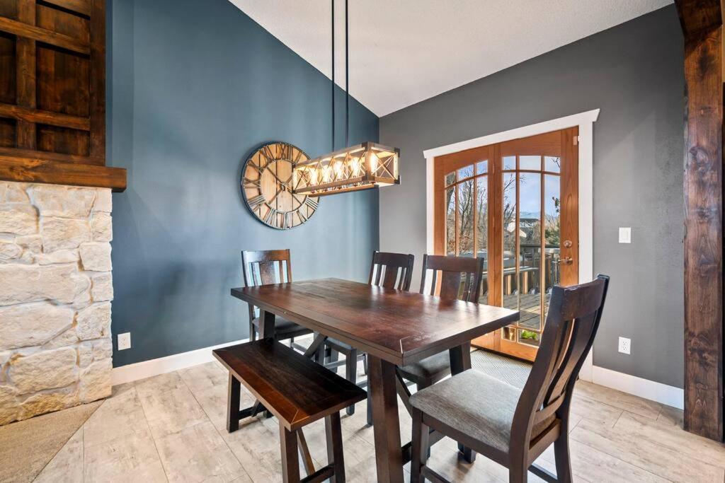 Pet-friendly, Flexible Extensions, Sleeps 10+ *