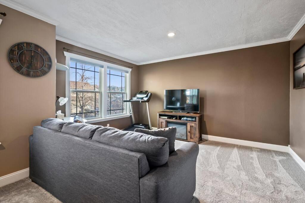 Holiday home Pet-friendly, Flexible Extensions, Sleeps 10+ Colorado Springs
