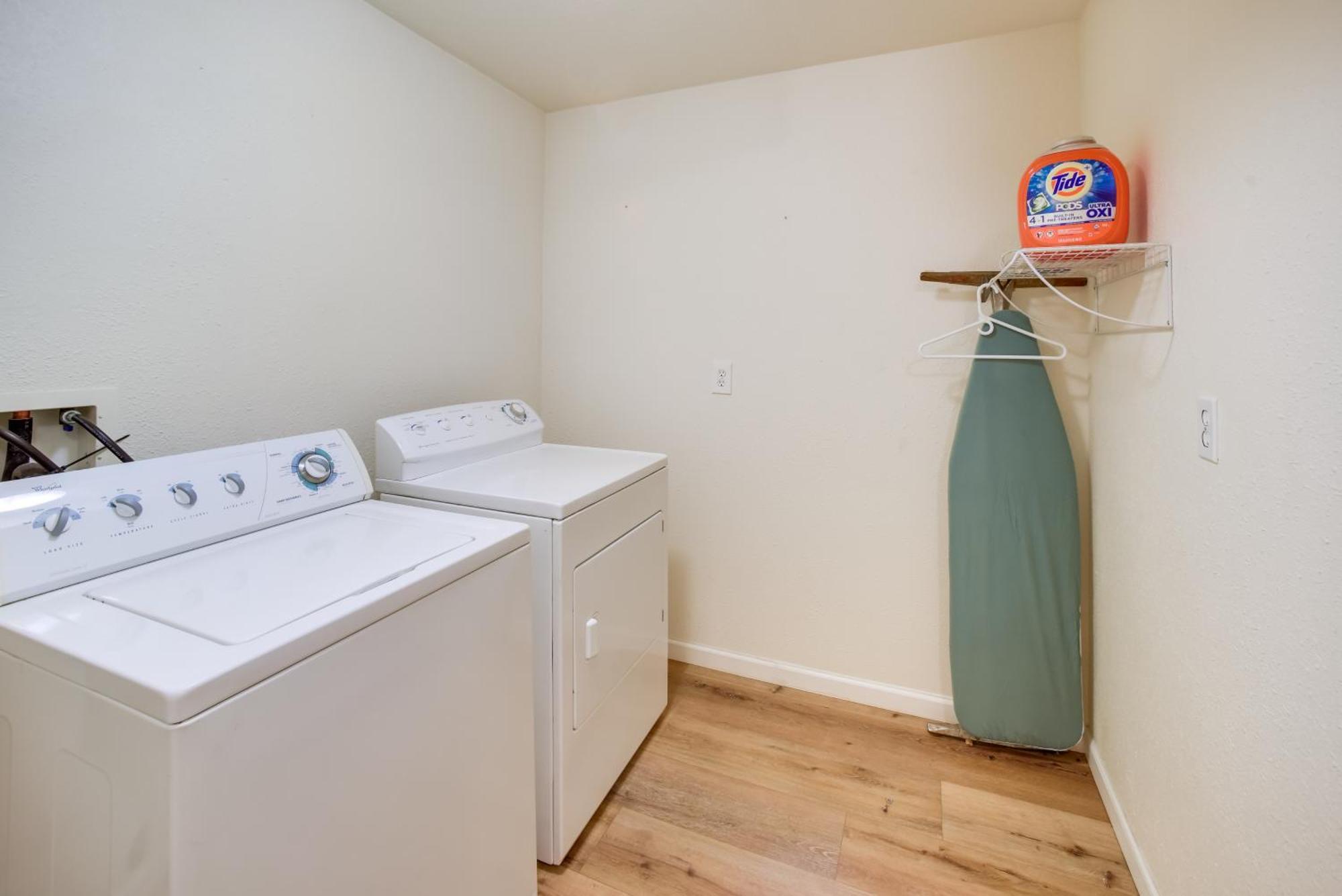 Holiday home Updated Springs - 3 Mi To Garden Of The Gods! Colorado Springs