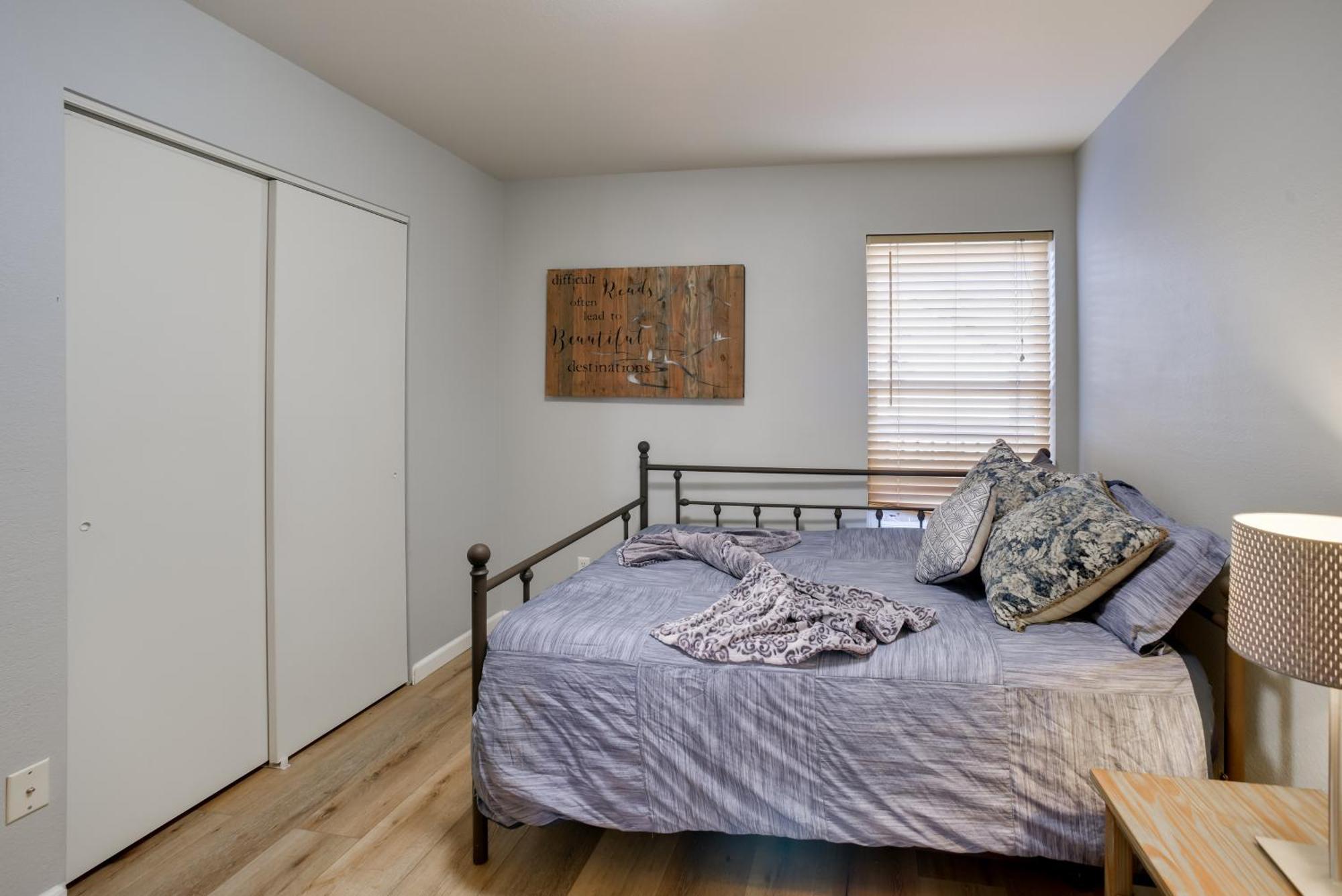 Holiday home Updated Springs - 3 Mi To Garden Of The Gods! Colorado Springs