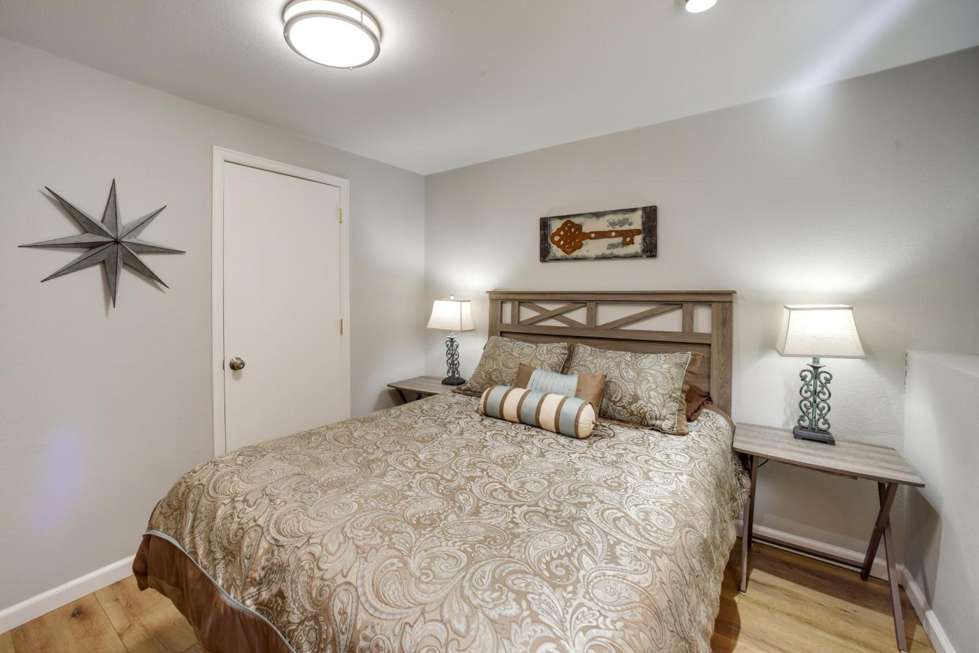 Holiday home Updated Springs - 3 Mi To Garden Of The Gods!