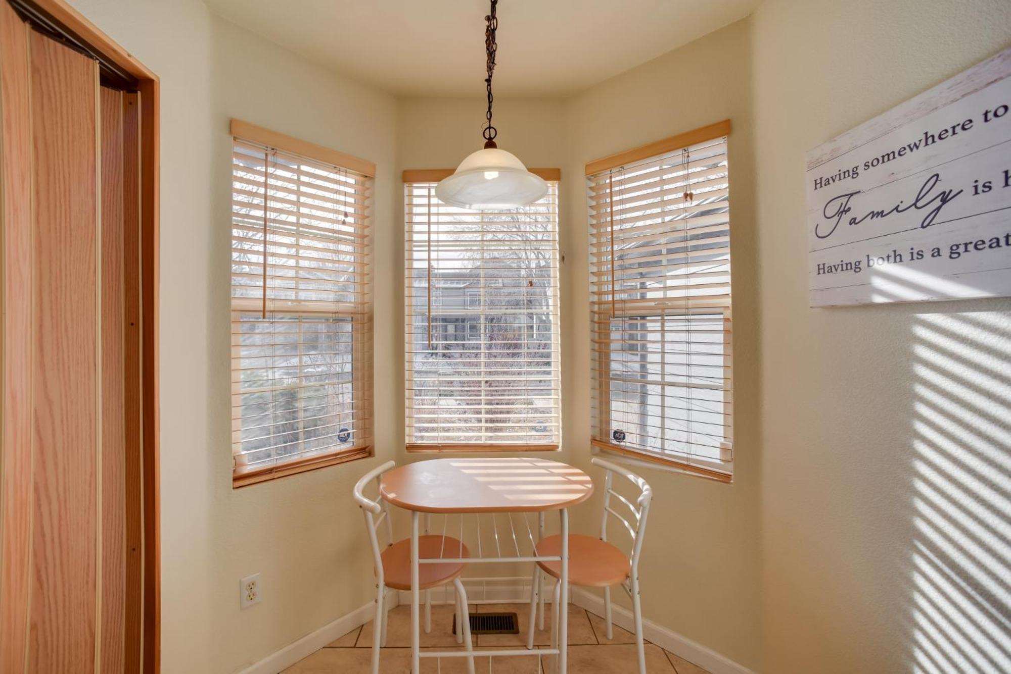 Holiday home Updated Springs - 3 Mi To Garden Of The Gods!