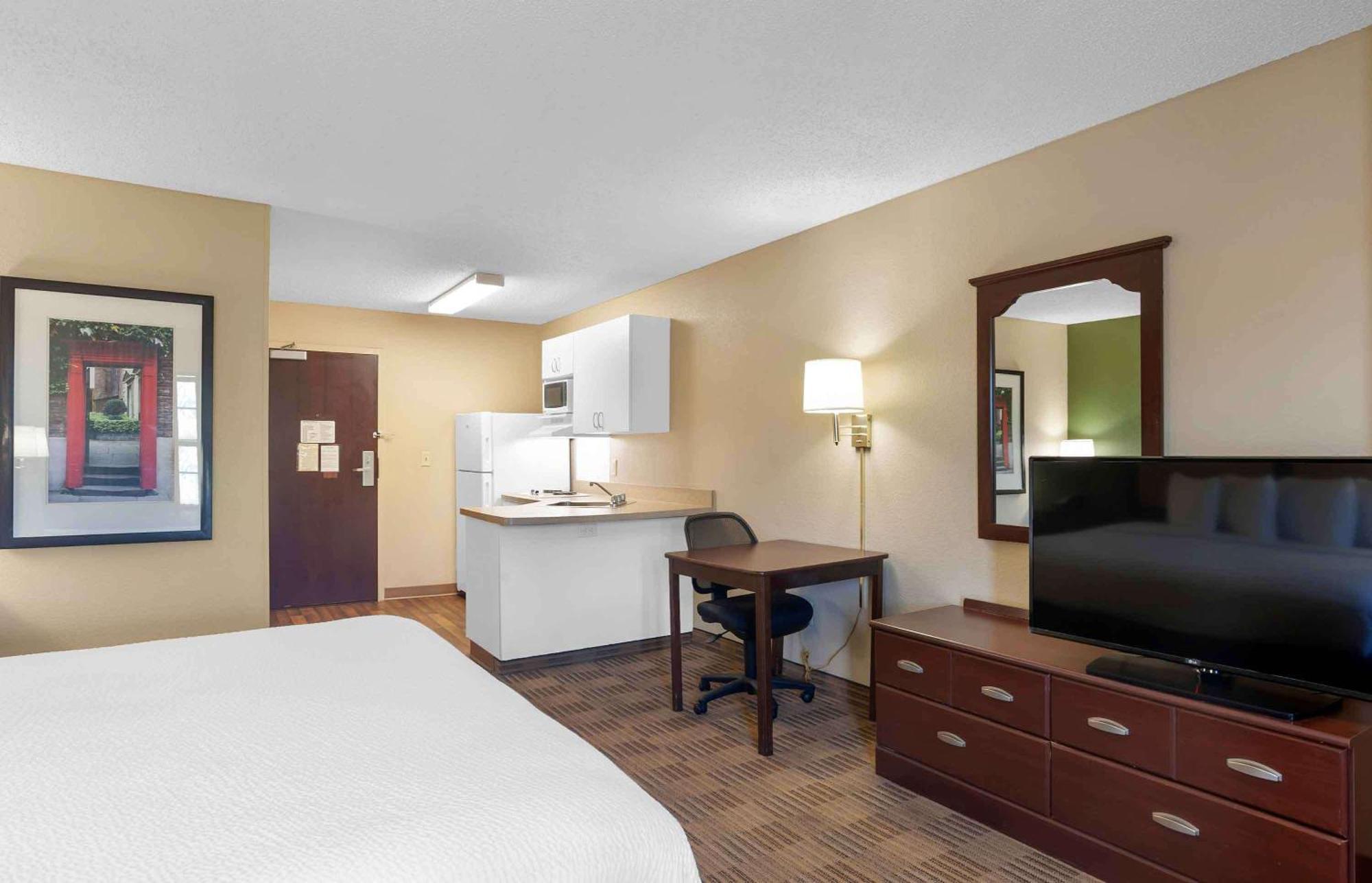 Extended America - - West 2* Colorado Springs