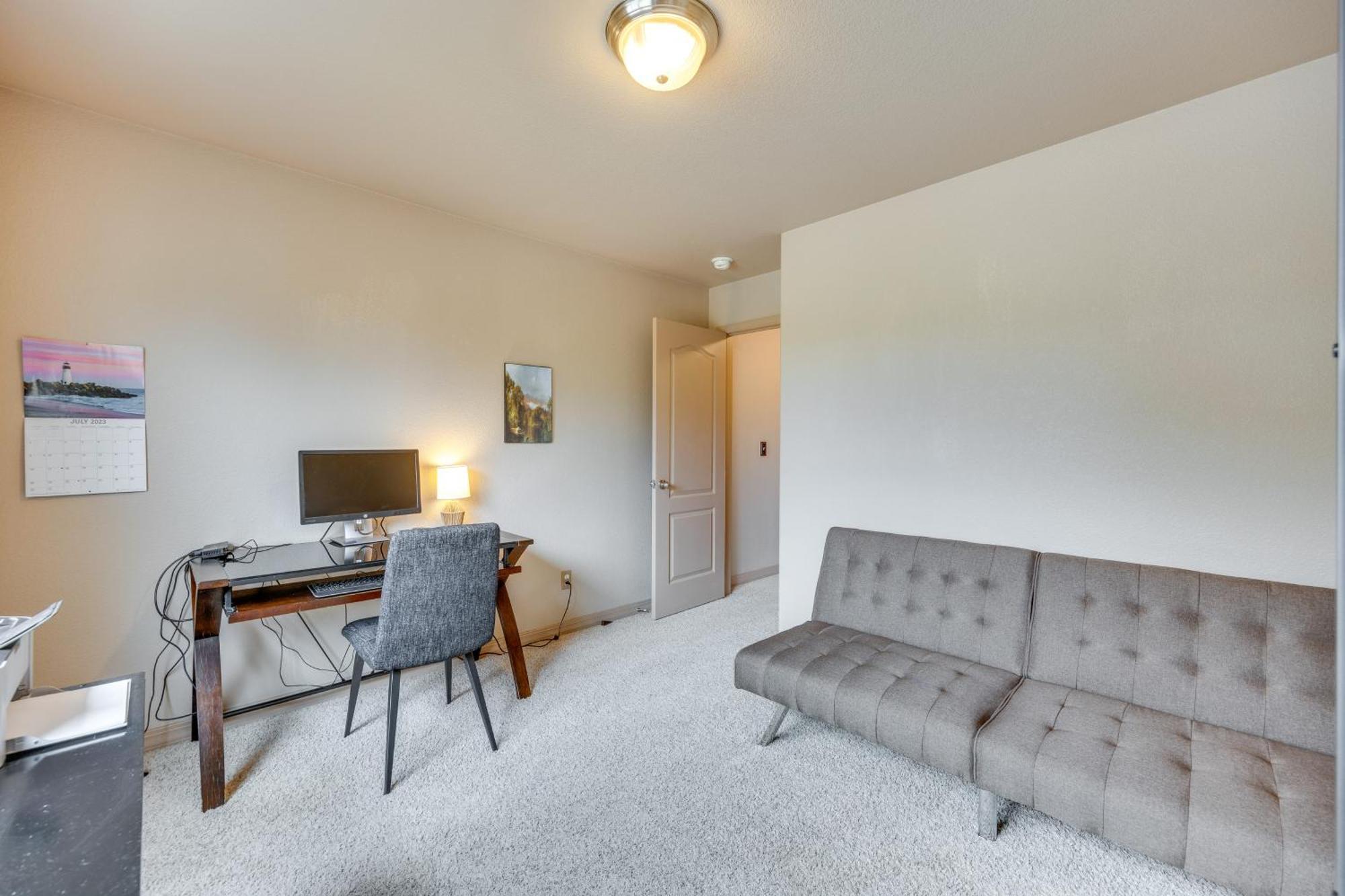 Townhome With Game And Grill! *