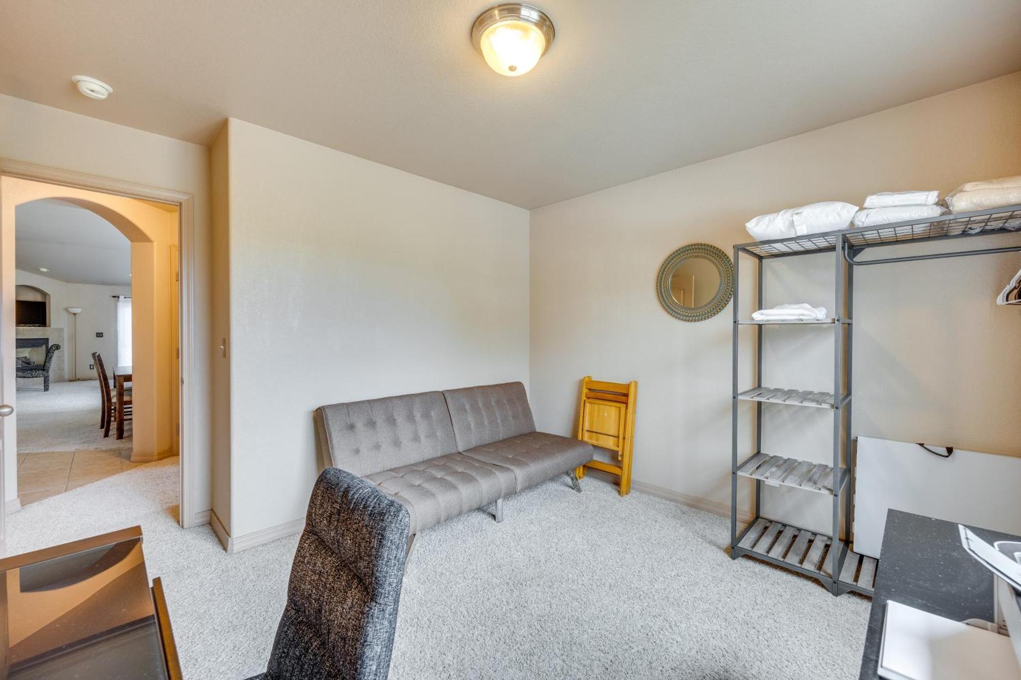 Townhome With Game And Grill!