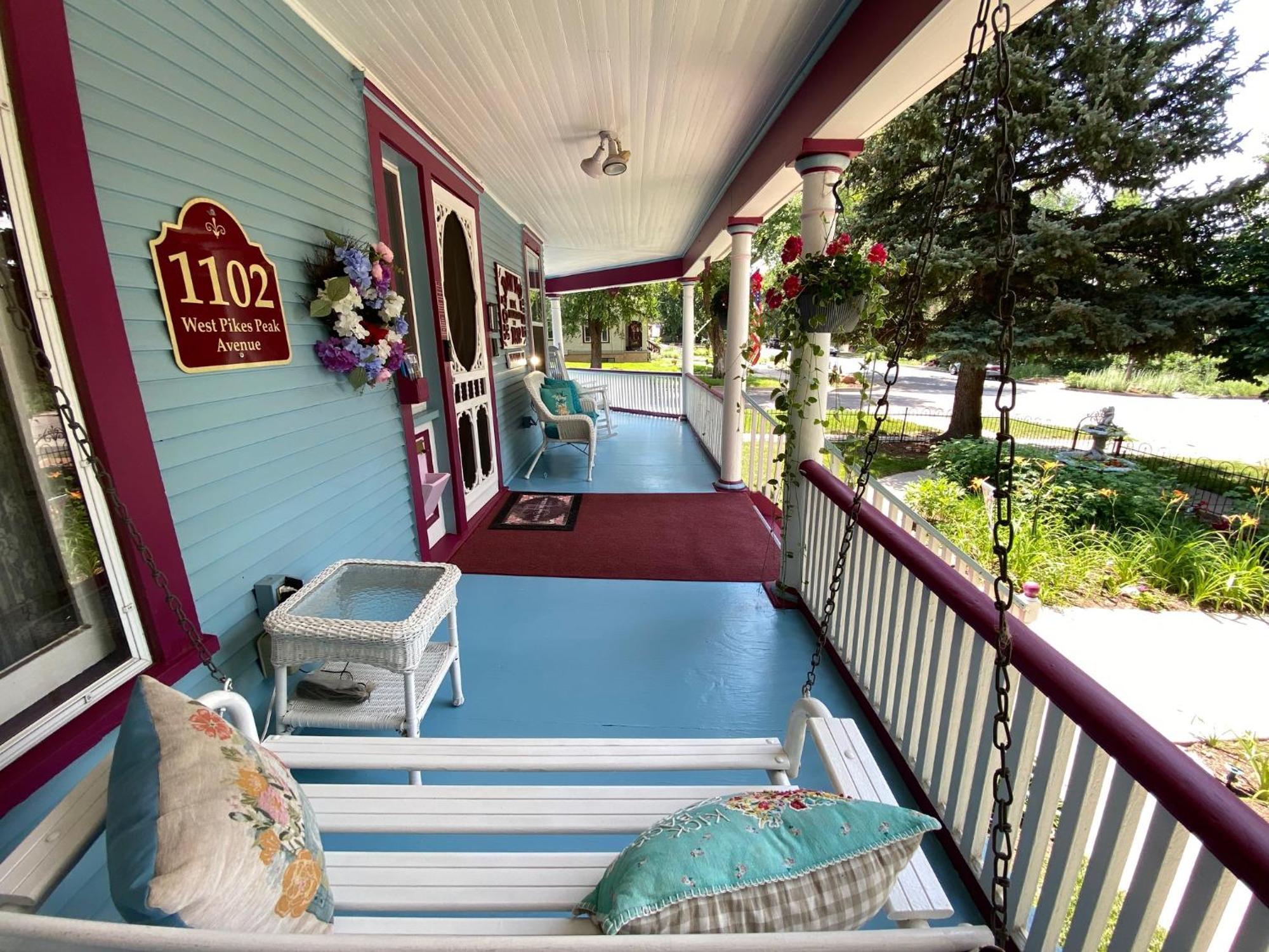 Holden House 1902 Bed & Breakfast