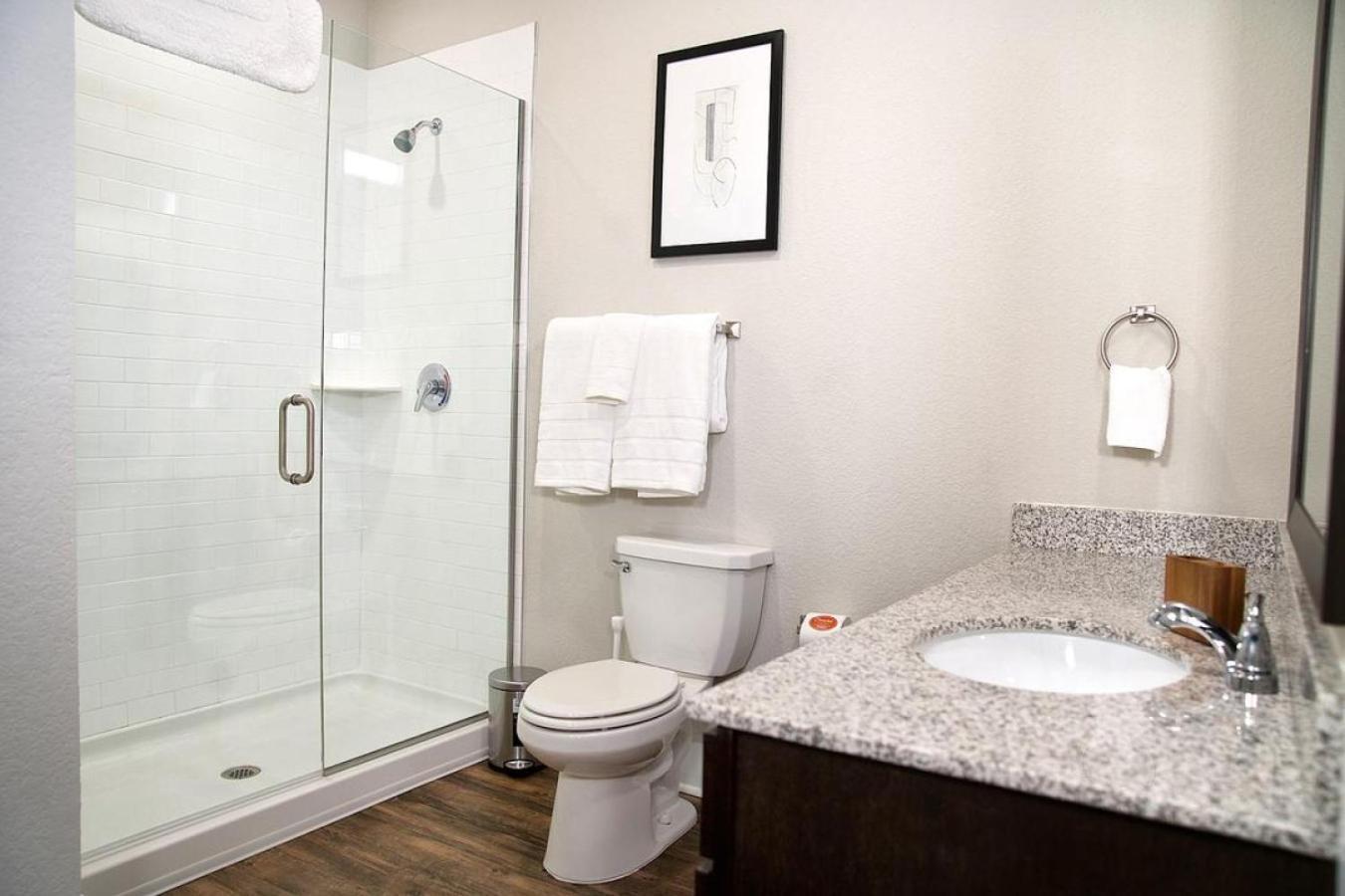Landing Modern With Amazing Amenities Apartment