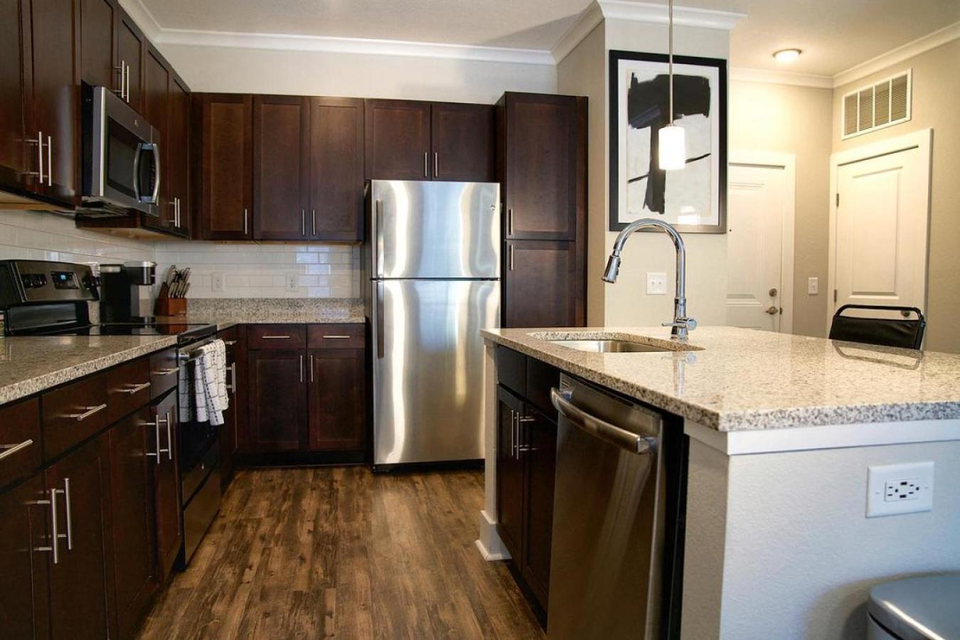 Apartment Landing Modern With Amazing Amenities