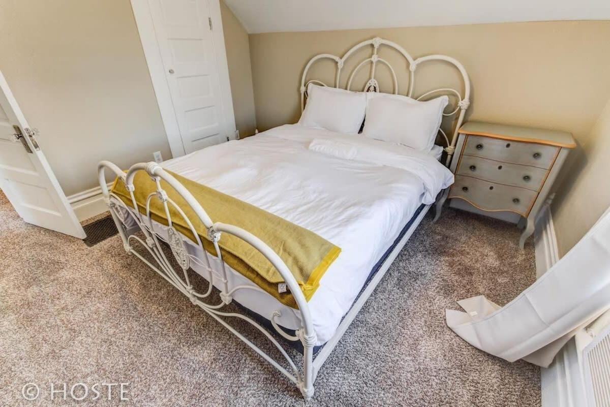 3br Charming Modern Victorian Downtown Holiday home *