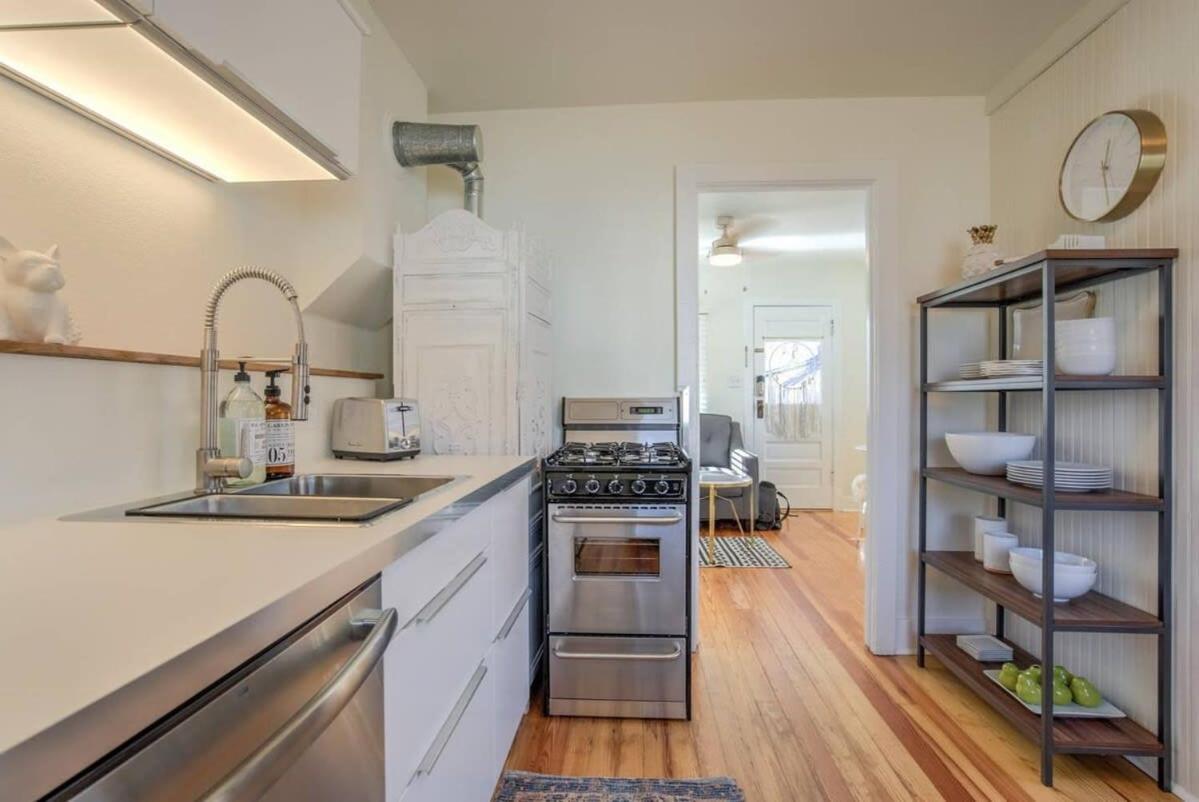 Vintage Tiny House Cute 1bdrm Big Appeal *