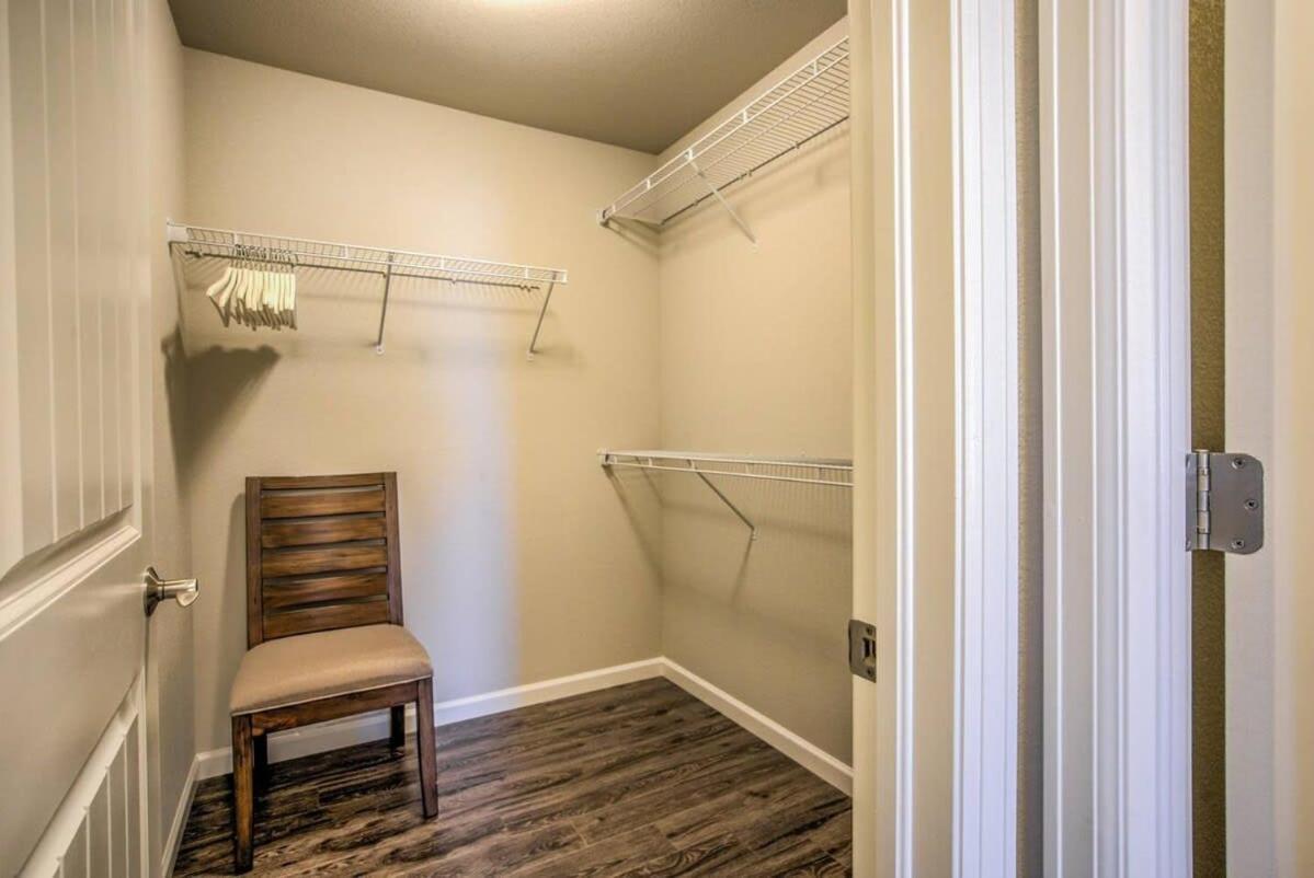 Holiday home 4br Modern Townhome Close To Usafa Colorado Springs