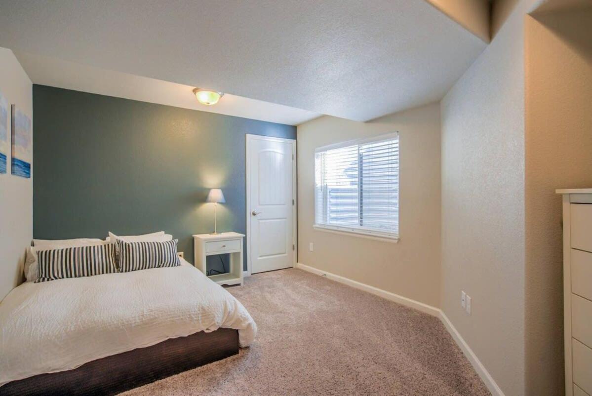 4br Modern Townhome Close To Usafa Holiday home