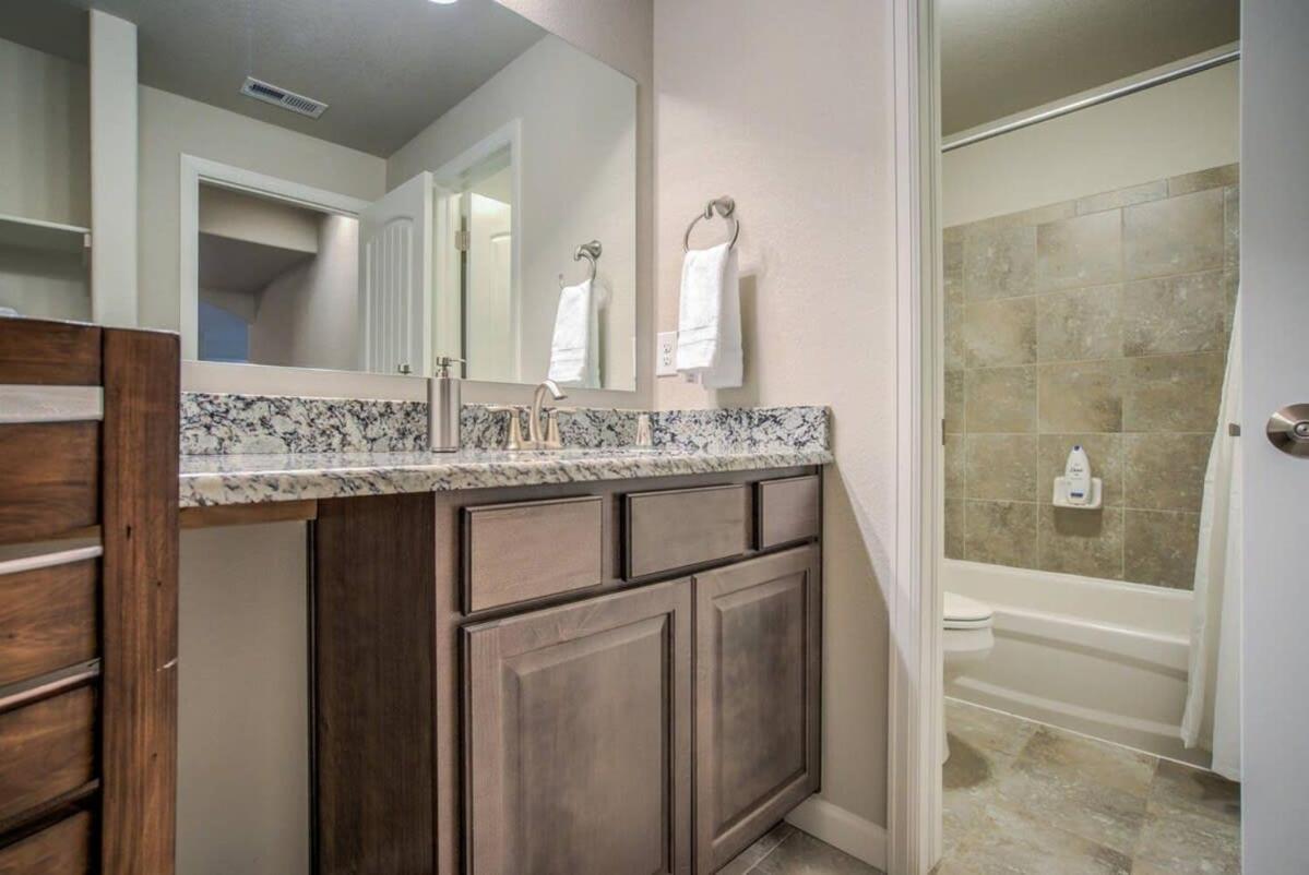 4br Modern Townhome Close To Usafa *