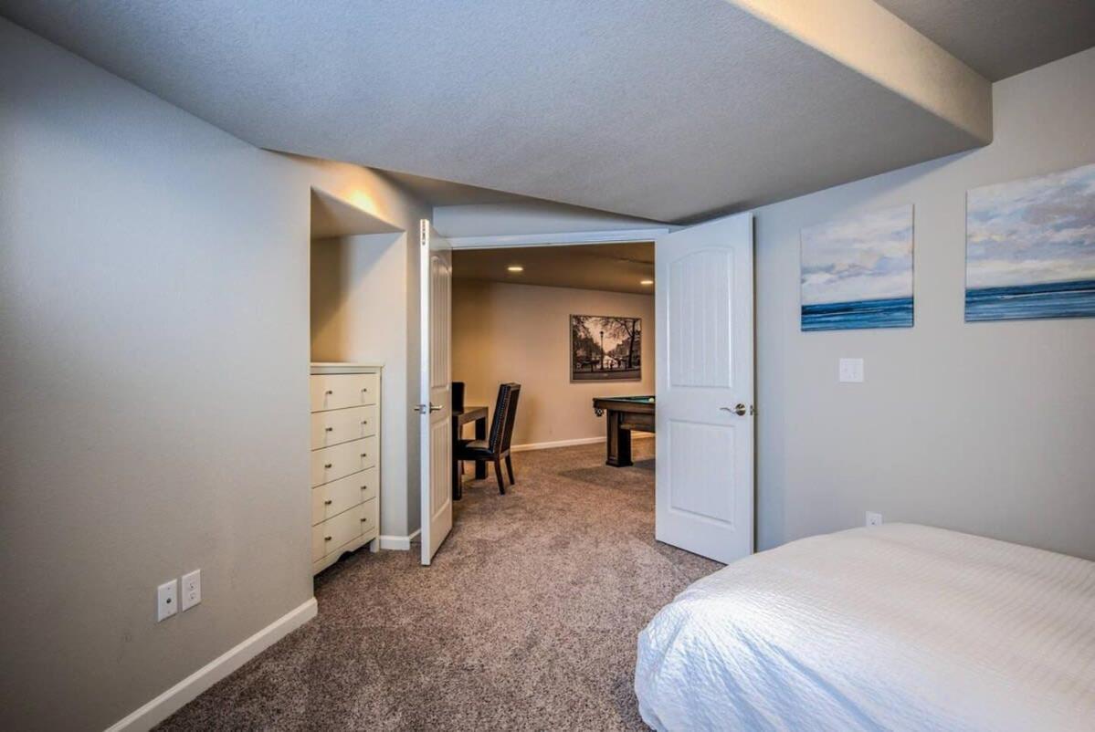 4br Modern Townhome Close To Usafa Holiday home *